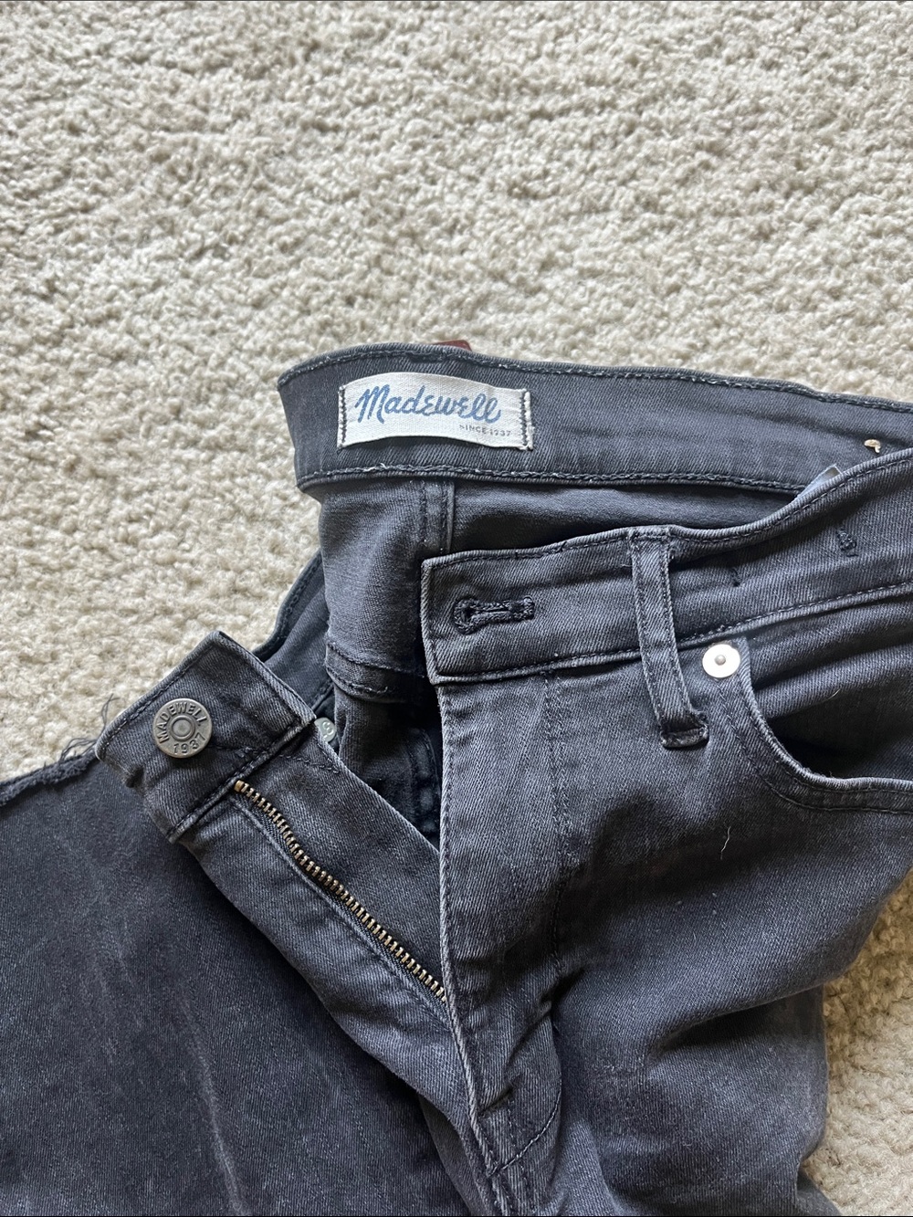 MADEWELL Women’s Black Distressed 9” Mid-Rise Skinny Denim Jeans - Picture 4 of 8